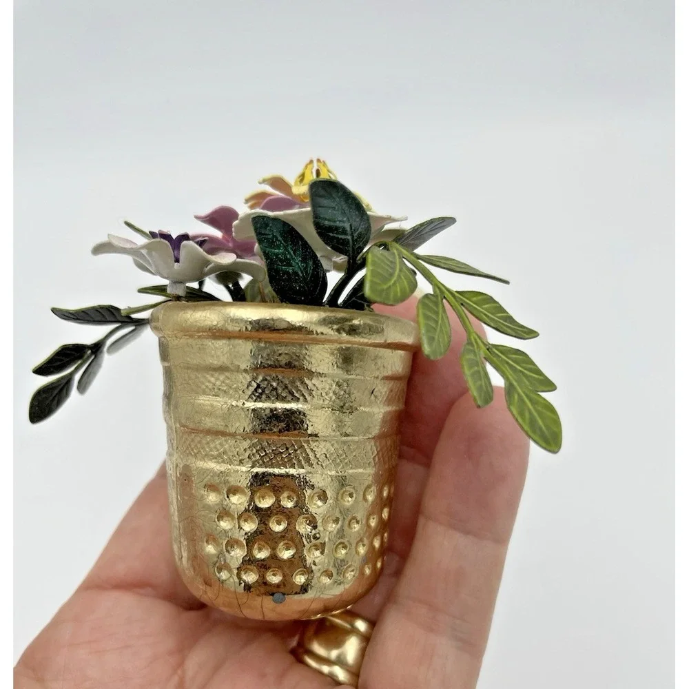 Vintage Metal Flowers Detailed‎ Mini Flower Pot In A Thimble Collectable